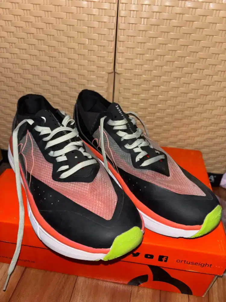 SEPATU RUNNING ORTUSEIGHT REIGN