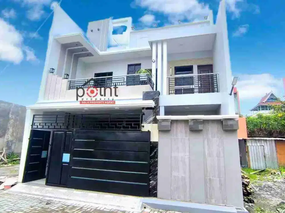 rumah mewah 3 lantai di perumahan sumber Banjarsari