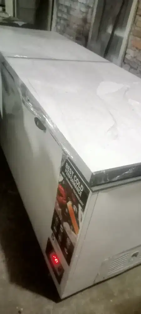 Freezer box merek gea