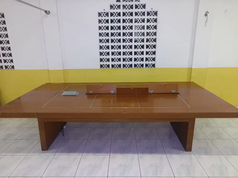Dijual Meja Kantor Besar – Kokoh & Elegan
