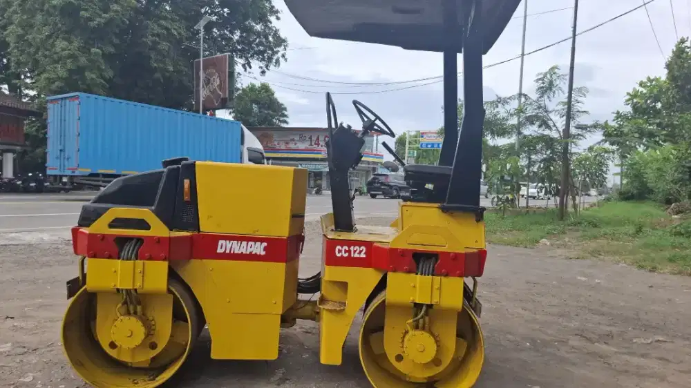 Tandem Roller Dynapac CC122 kapasitas 3 Ton