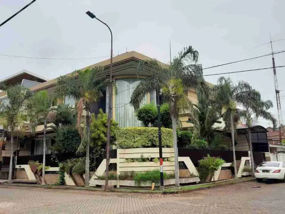 RUMAH MEWAH HOOK ERAMAS 2000 JAKARTA TIMUR LT 400