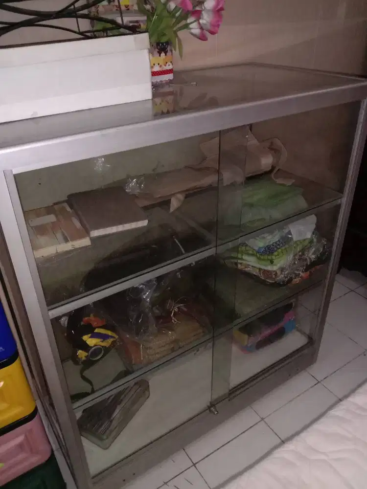 Etalase Kaca Medium Obral Cepat Saja