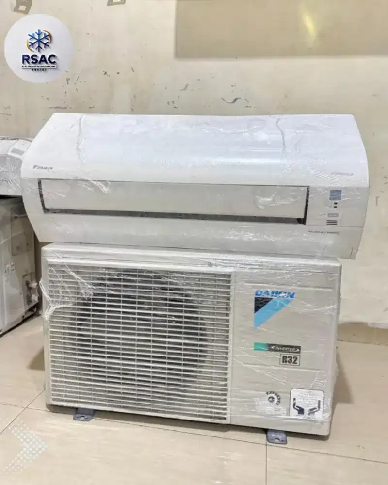 AC second  merk daikin inverter 1/2 pk