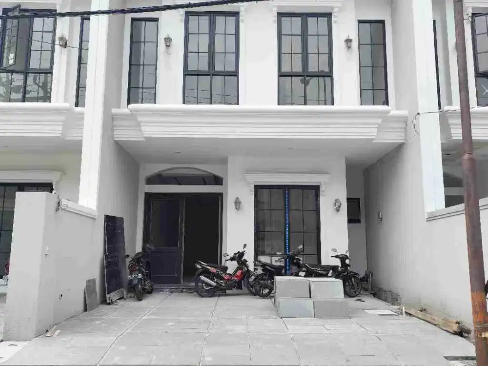 Rumah Mewah American Classic, Dharmahusada Indah