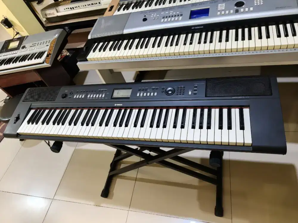 Jual Keyboard Yamaha Piaggero NP-V60 Bekas pemakaian rumahan