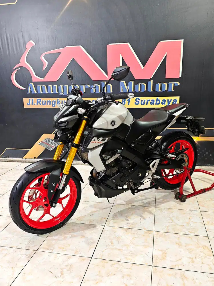 MT15 Reg.2021 km.14rb naked  perfom terbaik.Anugerah motor rungkut