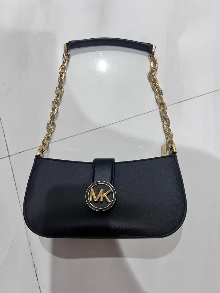 Dijual Tas Michael Kors Carmen Shoulder Bag ORI. Like new.