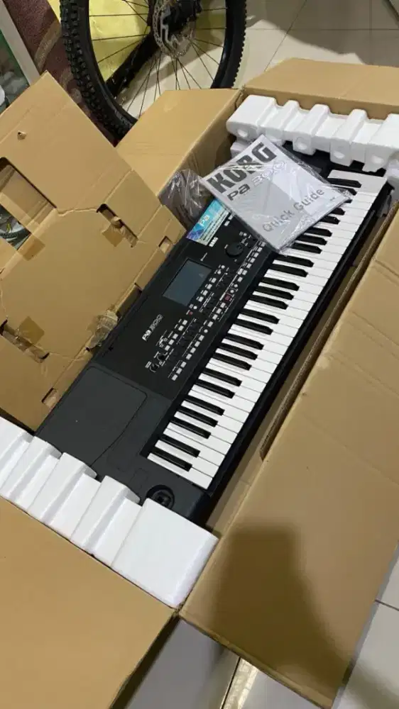 KORG PA300 Kondisi Masih Full Set Mulus Seperti Baru