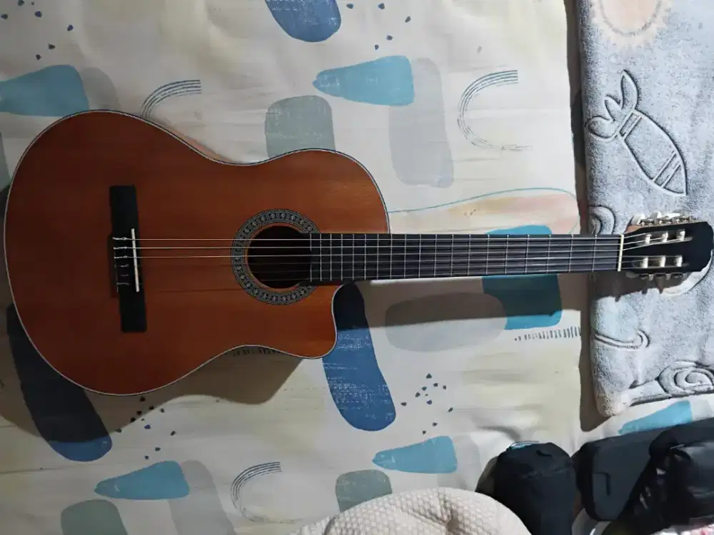 Guitar Nylon Lokal, enak empuk ngebass