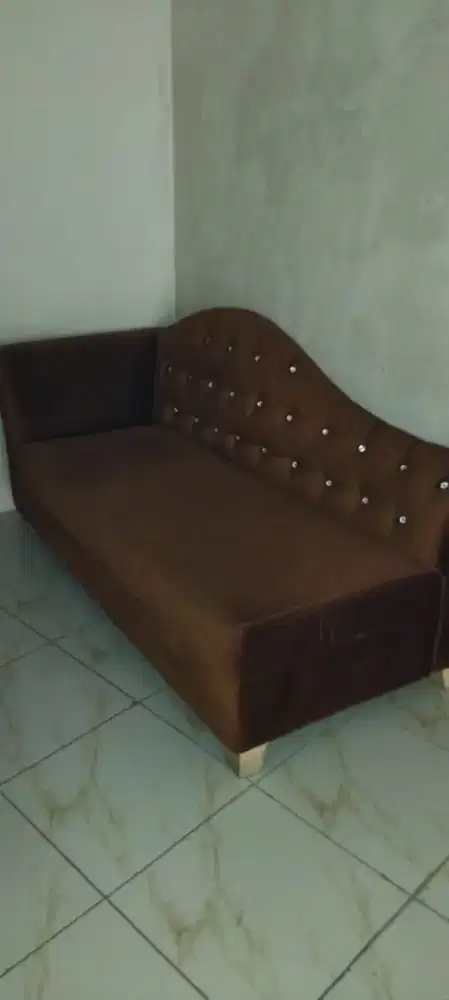 SOFA PANJANG COKLAT