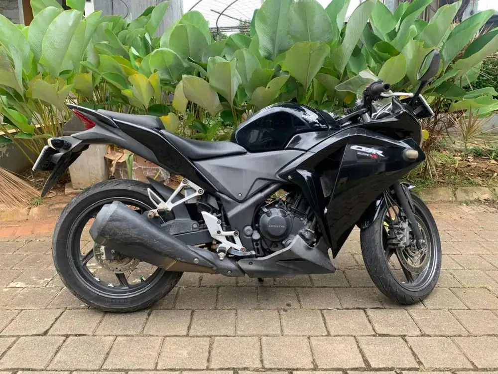 CBR 250R BLACK KNIGHT