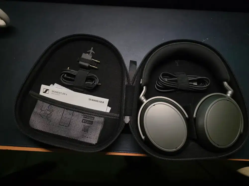 Dijual Headphone Sennheiser Momentum 4 Kondisi 100% Like New