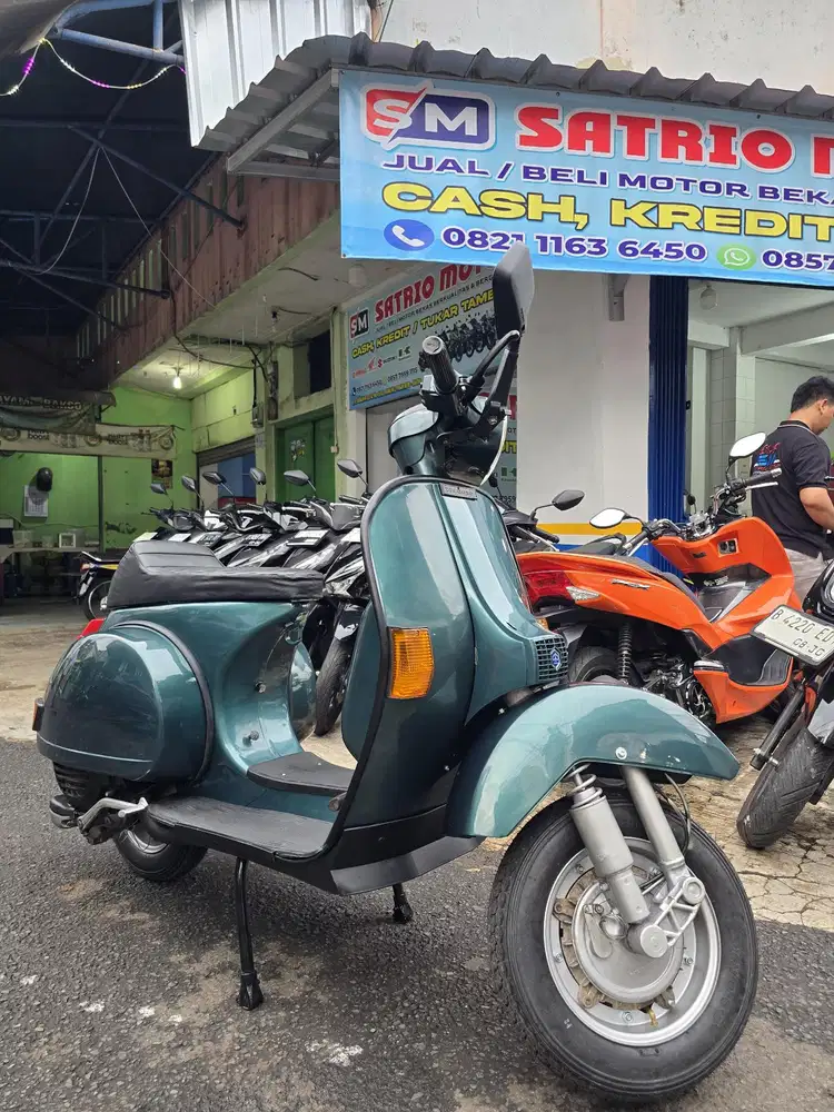 DIJUAL CASH VESPA EXCLUSIVE 150 THN 1997 PAJAK IDUP SIAP PAKAI