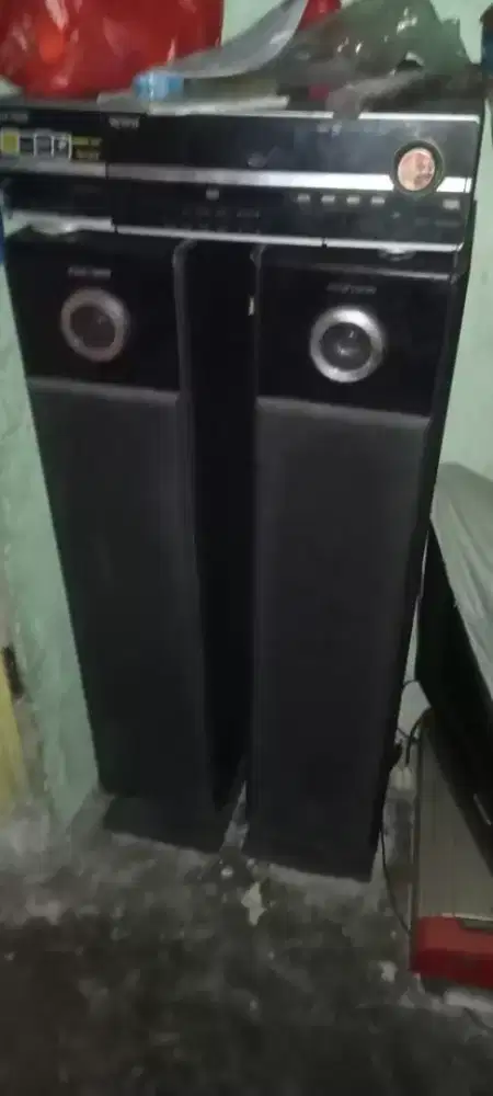 Jual salon aktif polytron masi memori sepaket DVD