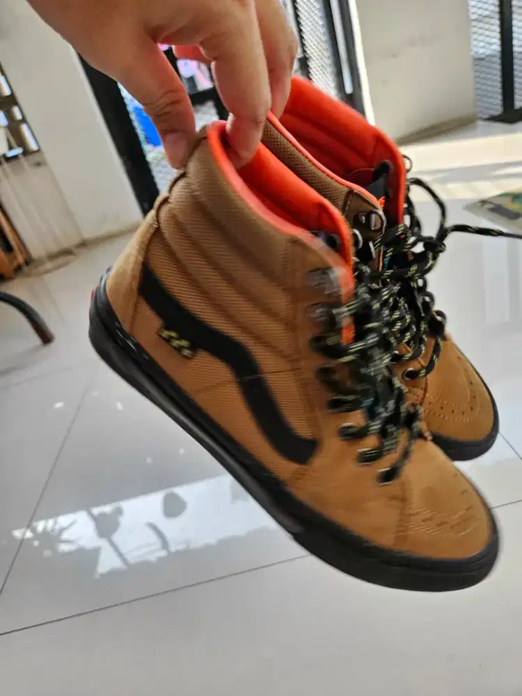 Sepatu Vans Original Skate SK8-Hi ukuran 42 baru sekali pakai