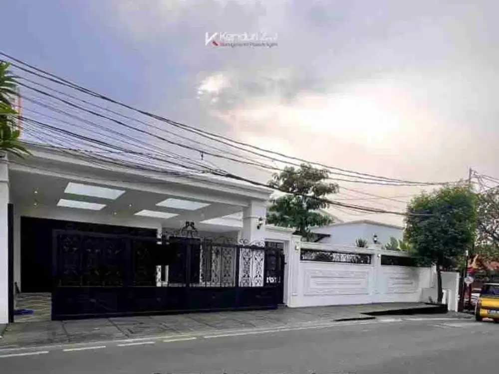 RUMAH MEWAH DIJUAL MURAH DI PINGGIR JALAN TAMAN WIJAYA KUSUMA CILANDAK