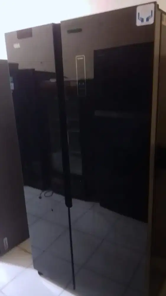 Kulkas mewah muluss x apartmen masih seperti baru