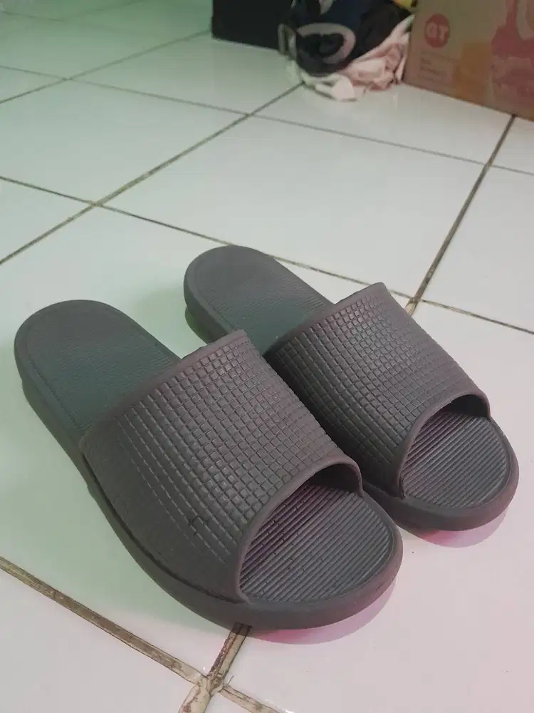 Sendal slop miniso ajib