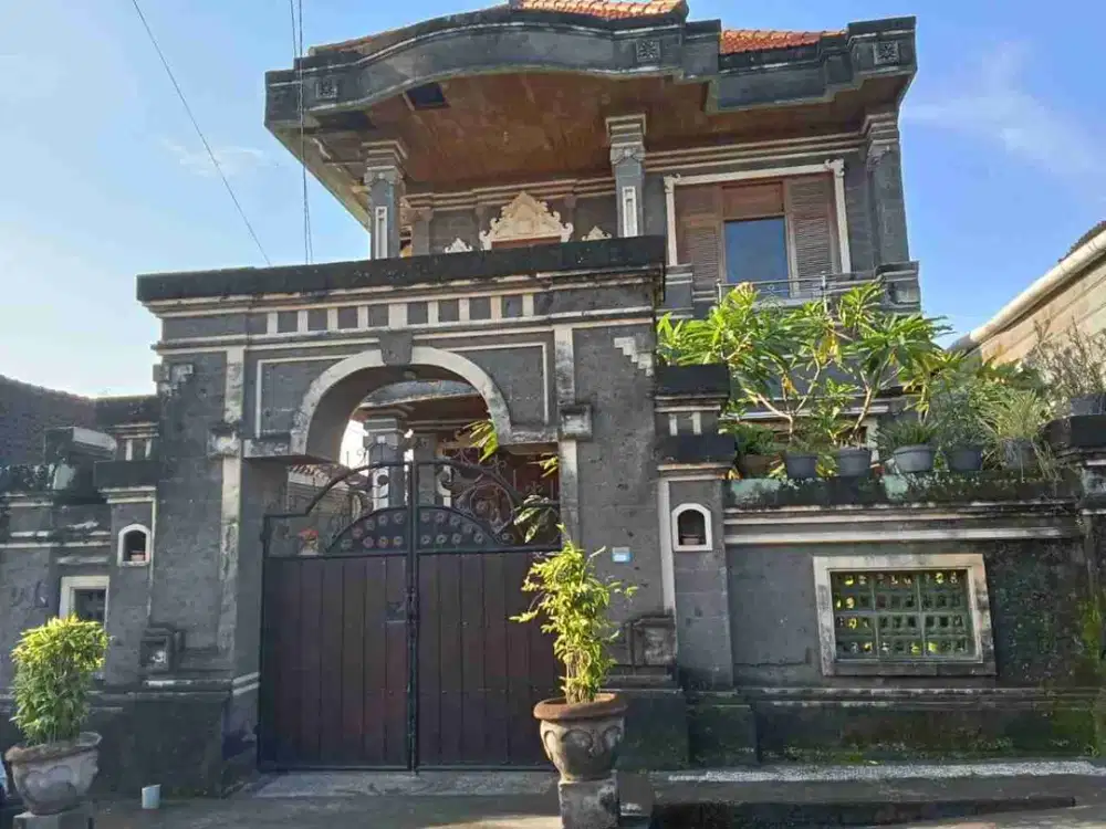 DIJUAL RUMAH LANTAI 2 LOKASI JALAN HIMALAYA DENPASAR BARAT