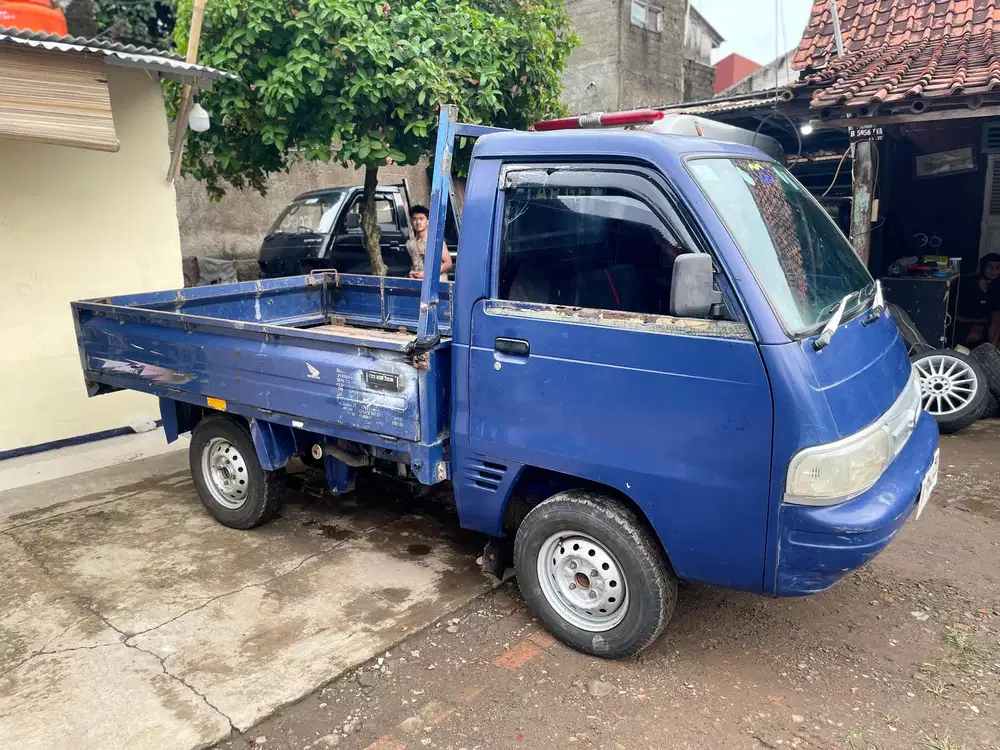 Suzuki Futura 2010 Bensin