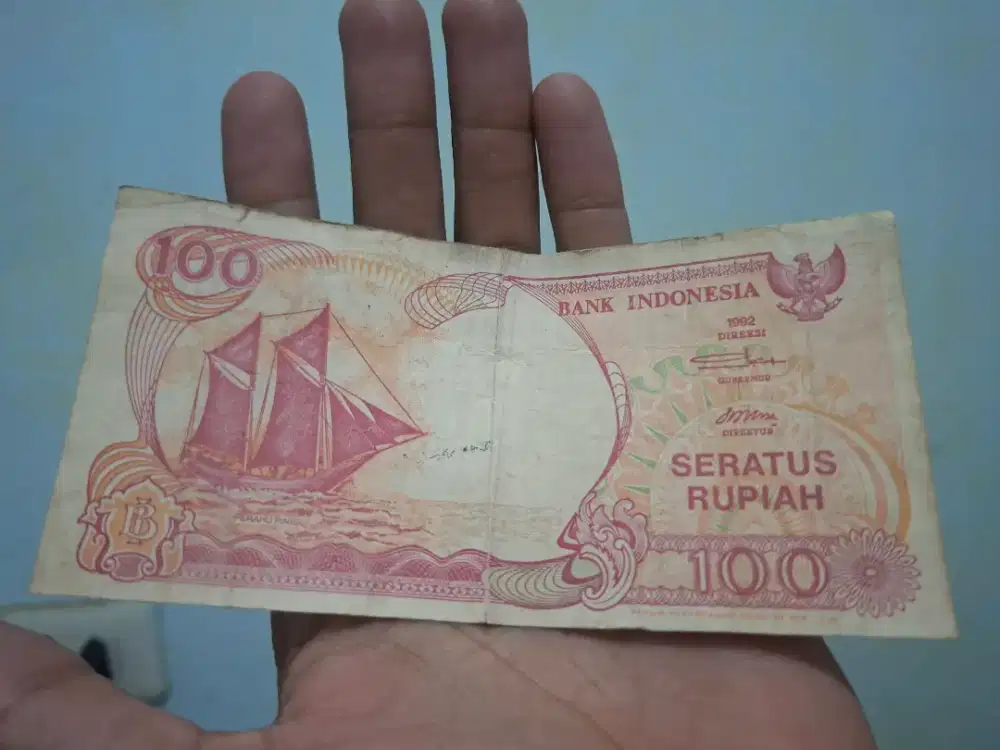 Uang kertas 100 rupiah