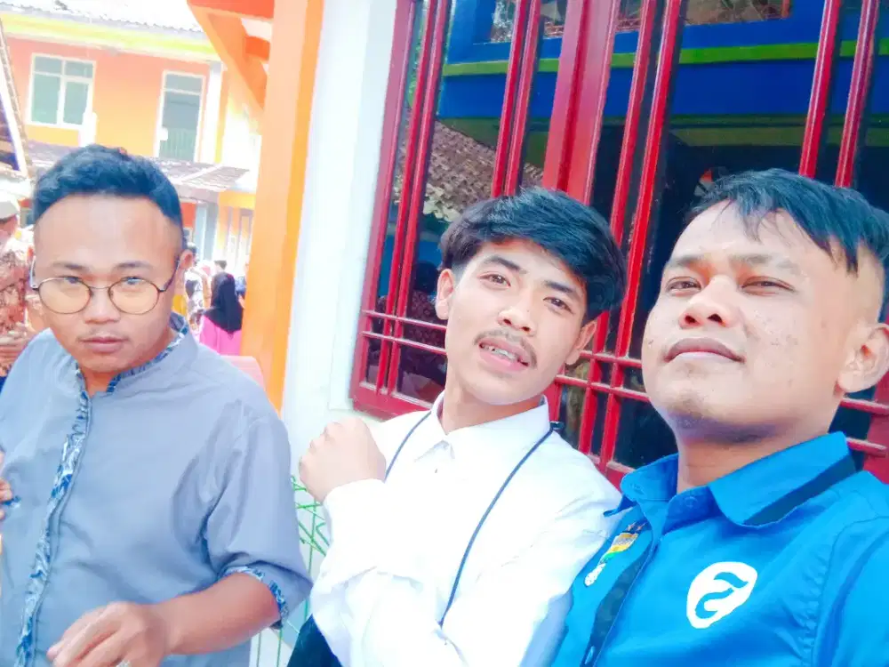 Cari pekerjaan apa ajj