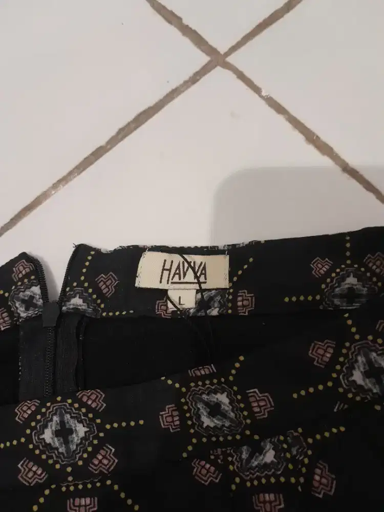 ROK CELANA LEGGING HITAM