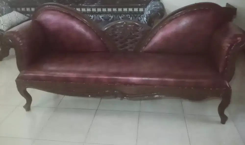 Kursi sofa panjang