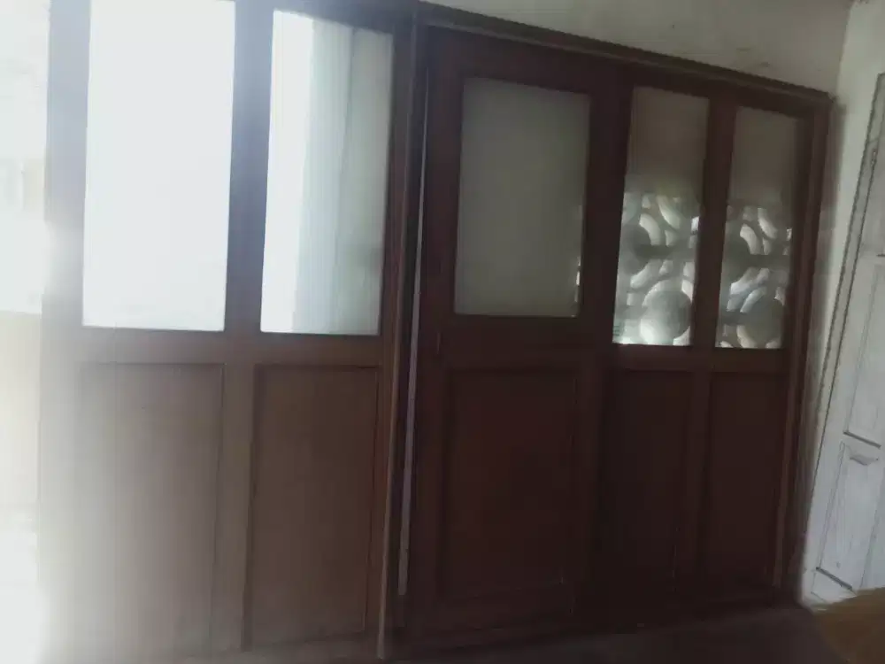 Sekat ruang pintu geser