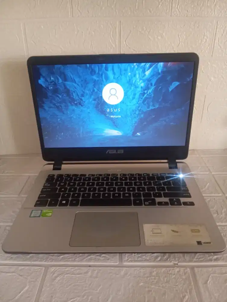 Laptop Asus A407U Intel Core i3 8/256 VGA Nvidia GeForce MX110