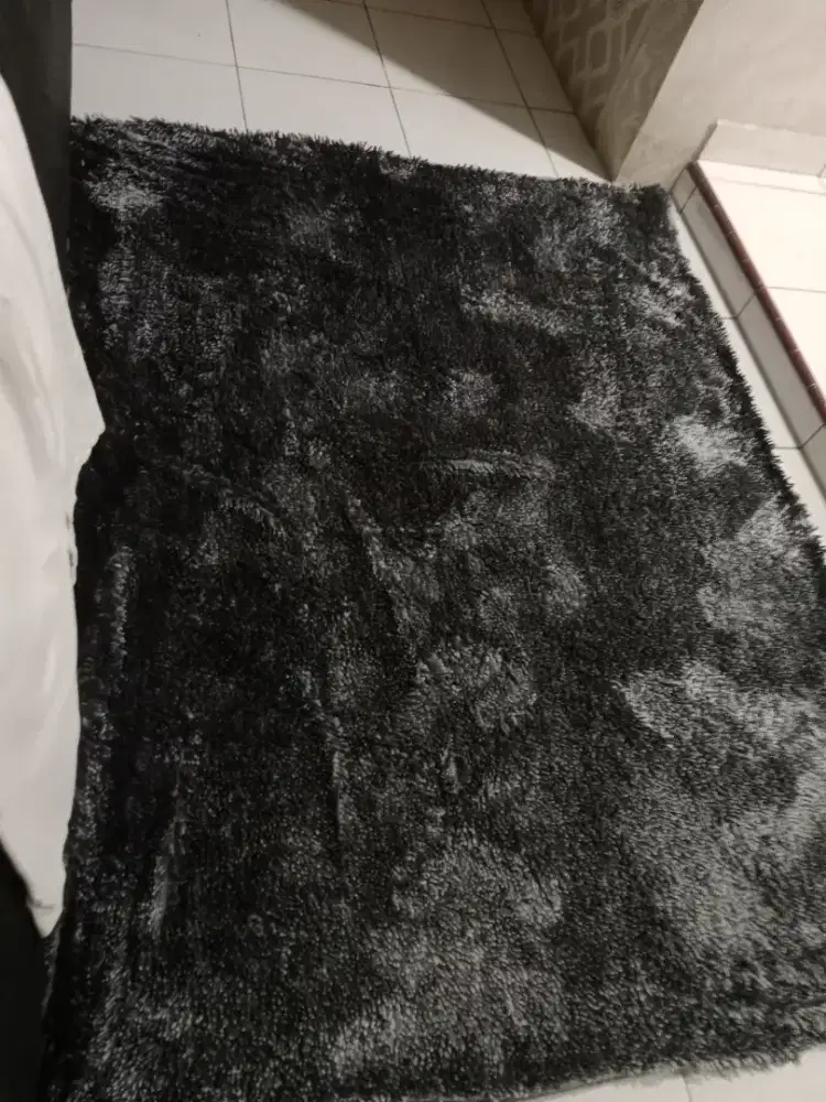 Karpet Sahggy Polos Abu Permadani bulu Premium Kamar Tidur-Ruang Tamu
