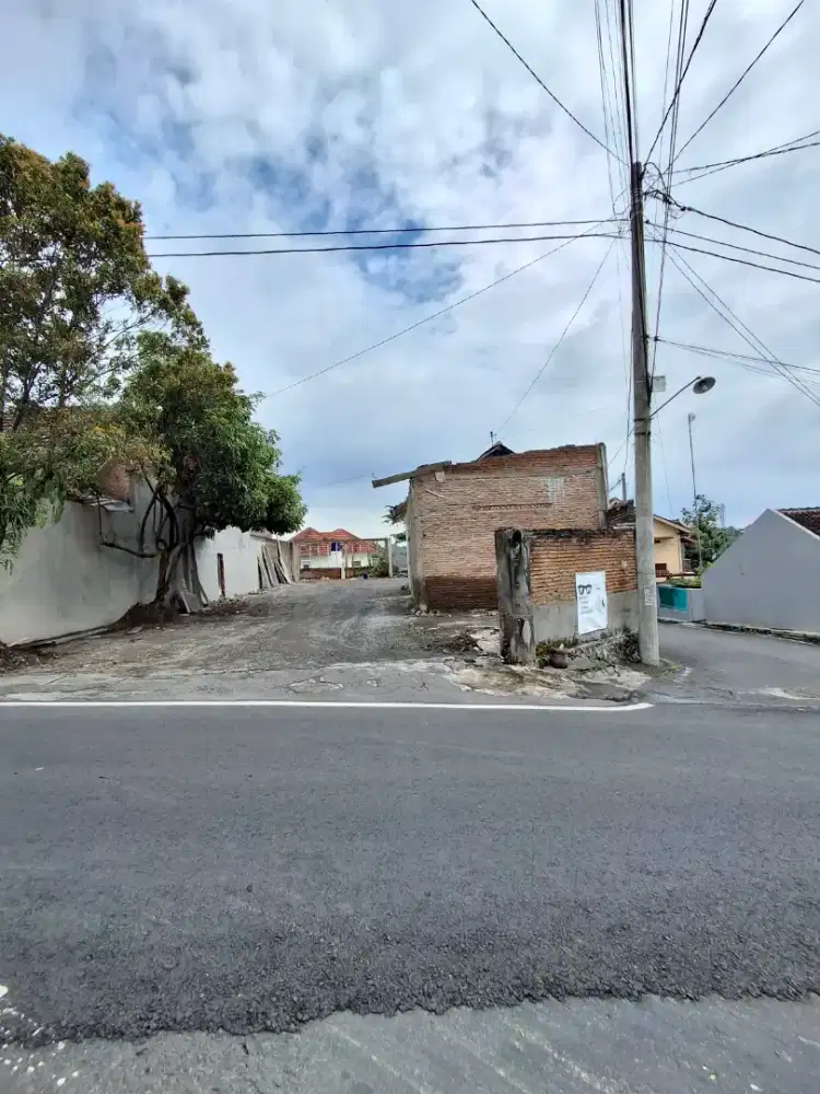 Dijual cepat tanah diutara Uns.jln agung timur