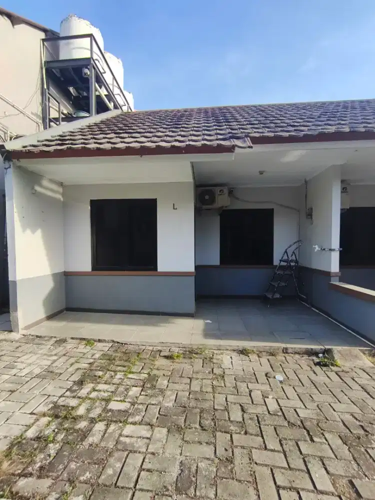 DI SEWAKAN RUMAH DALAM CLUSTER