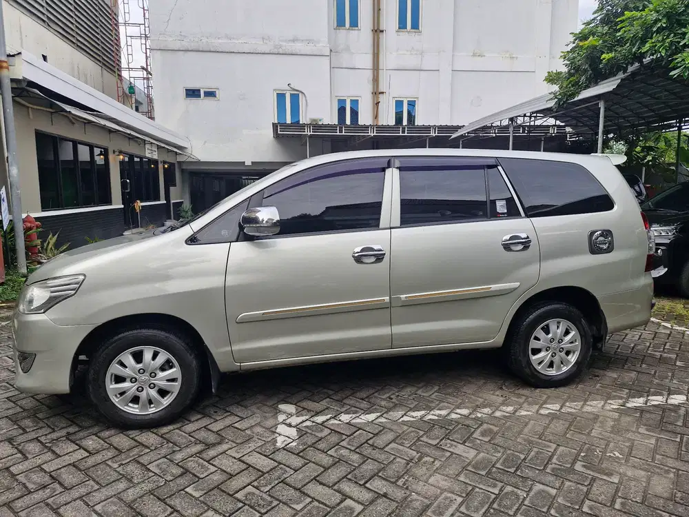 Toyota Kijang Innova 2012 Bensin