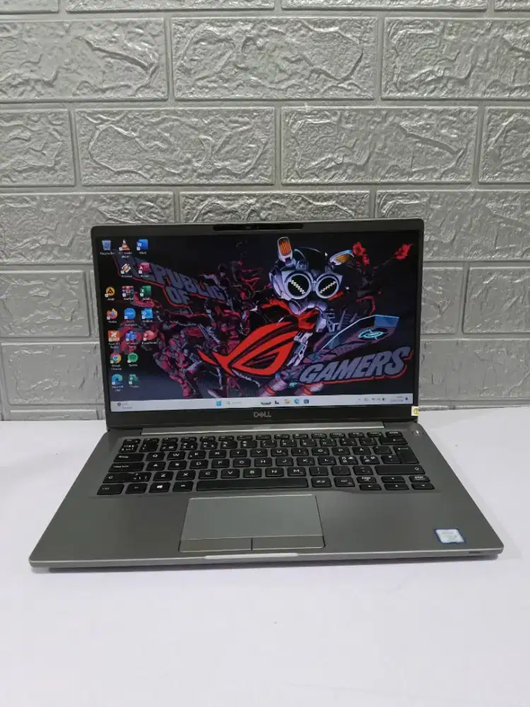 Dell latitude 7400 Intel. Core i5 Gen 8 ram 16gb SSD 256gb
