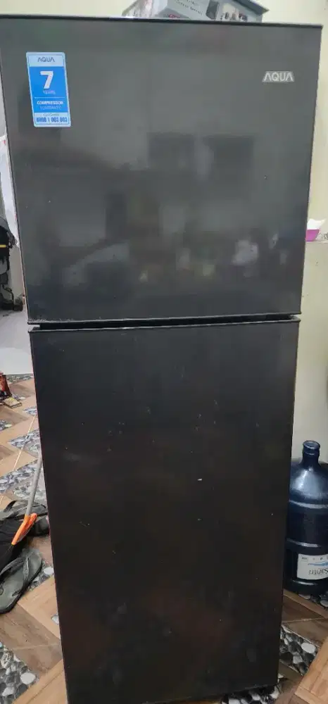 Kulkas 2 pintu & Dispenser Galon Bawah