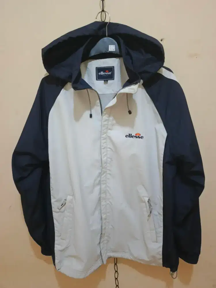 Windbreaker Neng Ellese