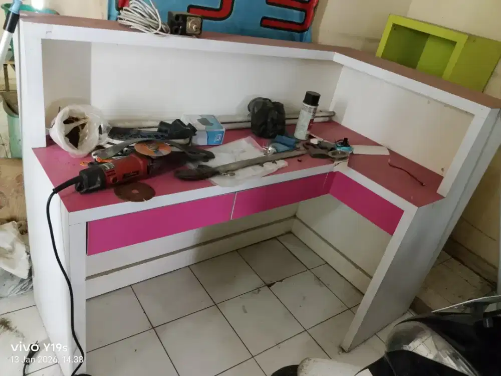Dijual meja kasir bekas buka toko pakaian baby