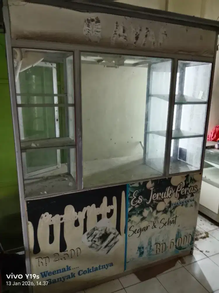 Dijual etalase masih bagus