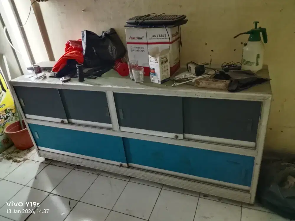 Dijual etalase masih bagus