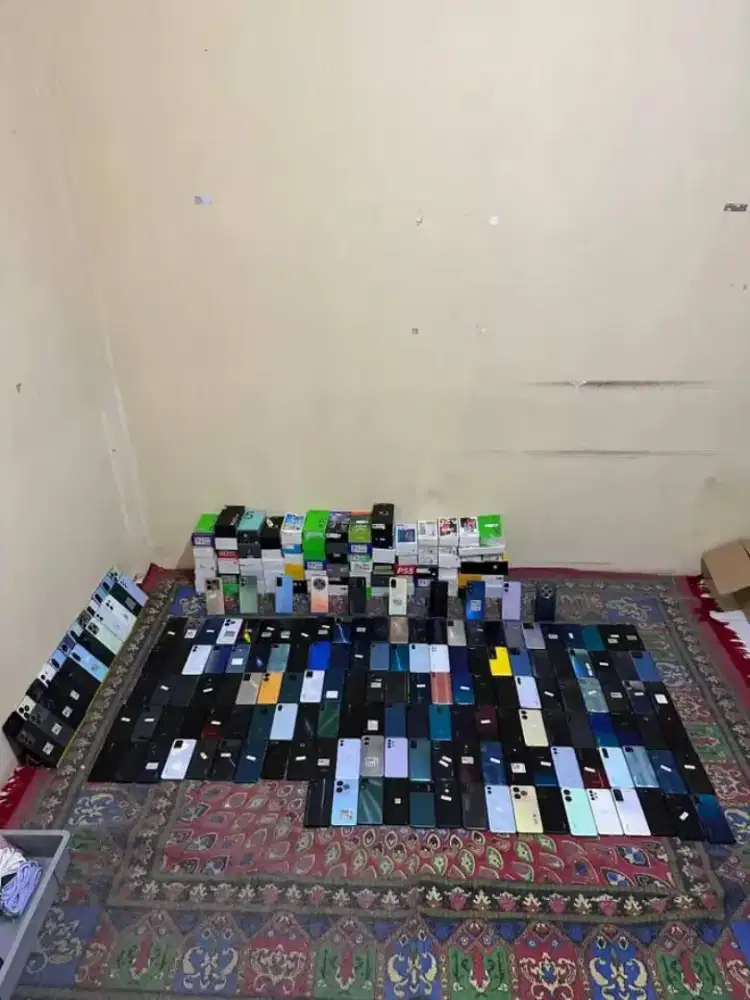 Di jual Handphone segala merk dan Harga bersahabat