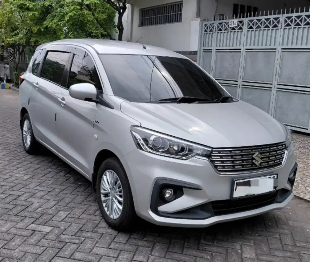 Dibutuhkan laki2 serabutan showroom mobil