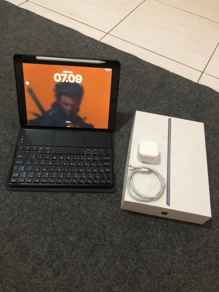 Ipad Air 3 ( gen 3 ) 64 kondisi mulus lengkap plus bonus