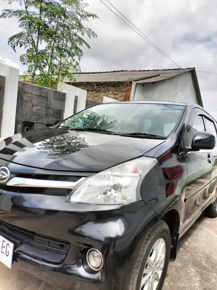 Xenia R deluxe tahun 2012 warna hitam