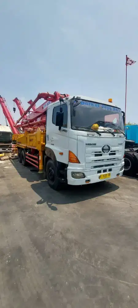 Concrete pump Hino 700 tahun 2009