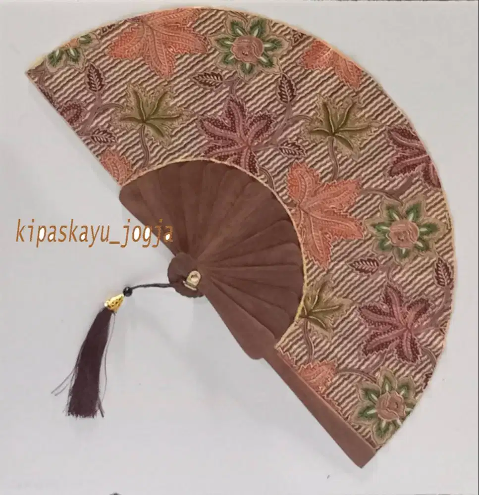 kipas batik rangka kayu 23 cm