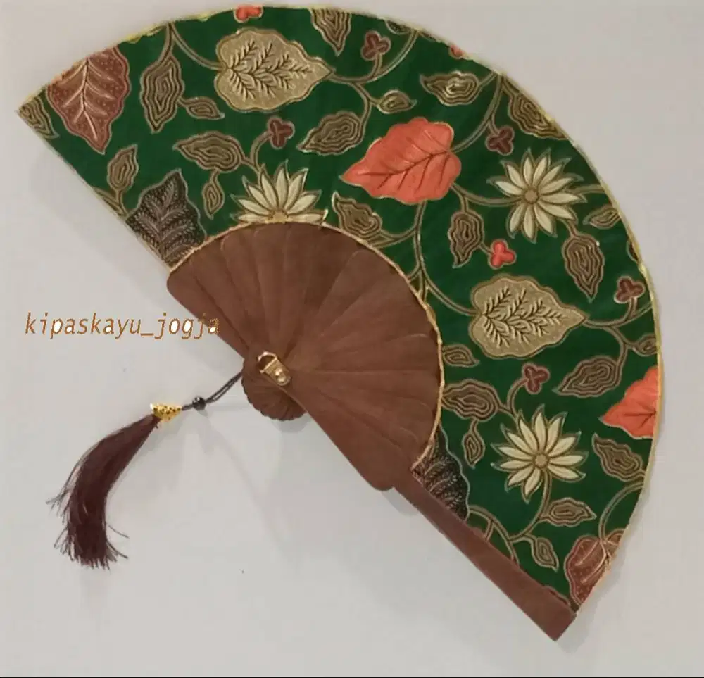 kipas batik rangka kayu 23 cm