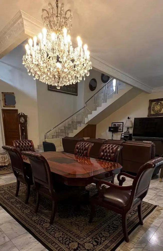 Meja makan Classic (Merk Magna)