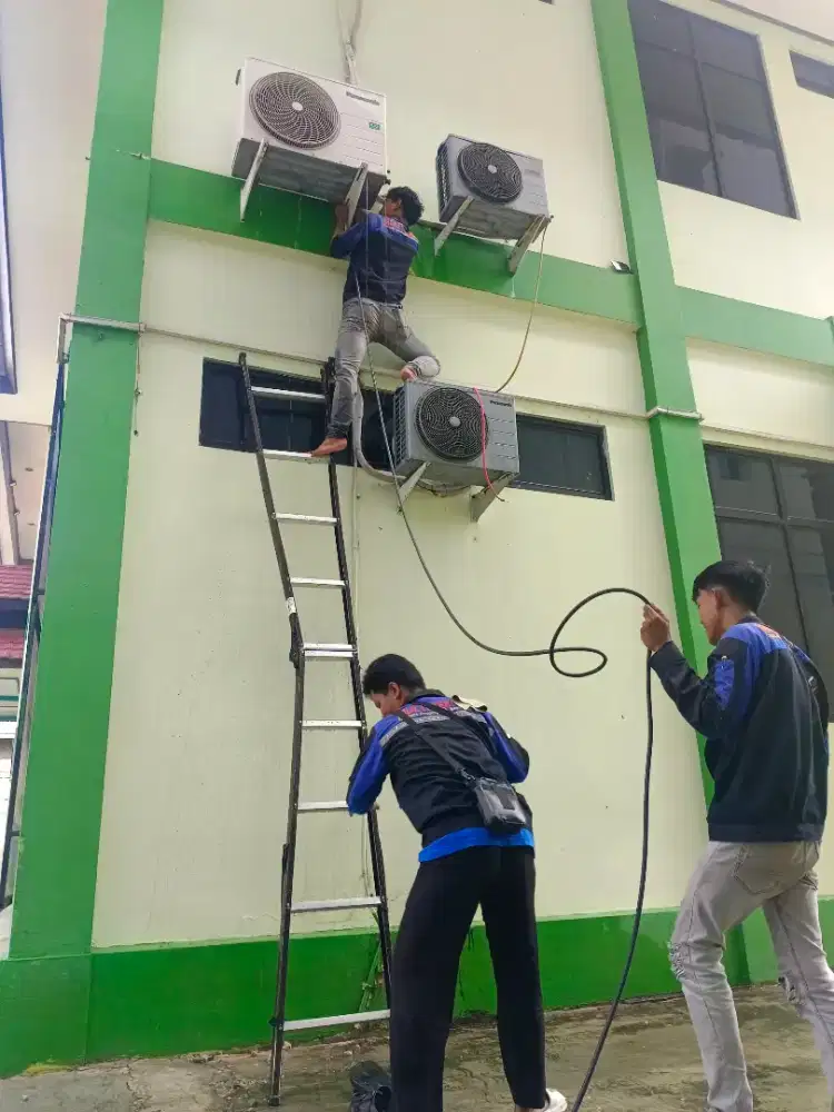 Diperlukan posisi helper (pembantu teknisi)